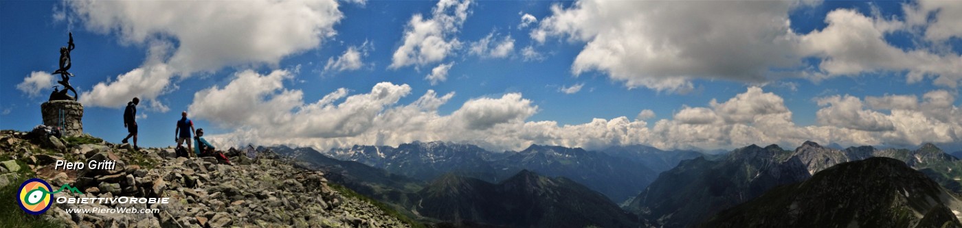 74 Panoramica da Cima Cadelle verso la Valle Brembana e le Orobie.jpg